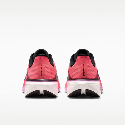 Scarpe da città Nike Low-Top, colore rosso acceso, tomaia in tessuto Flyknit, ammortizzate, resistenti e traspiranti, modello IB1881-602.